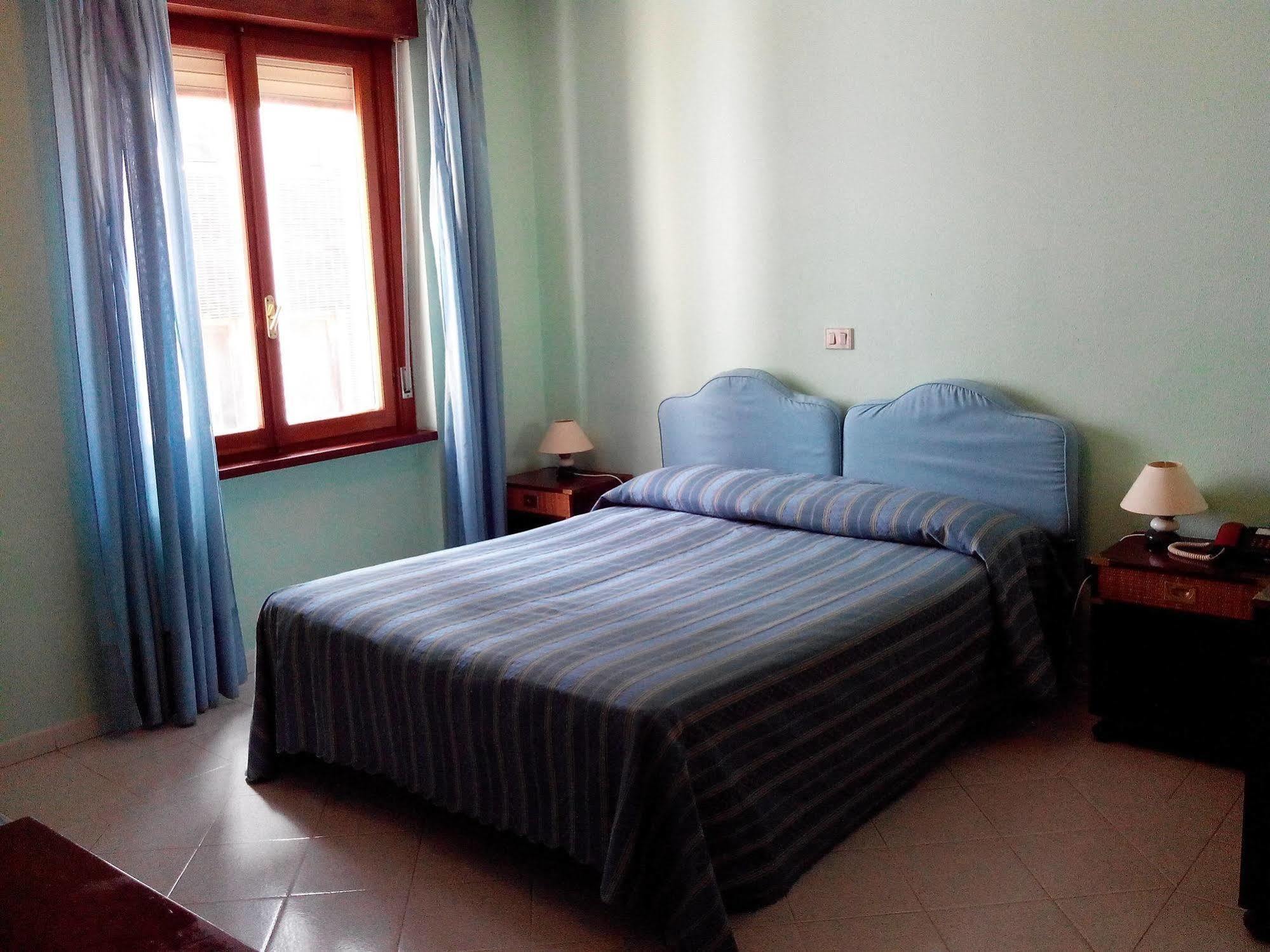 Hotel De Plam Olbia Kültér fotó
