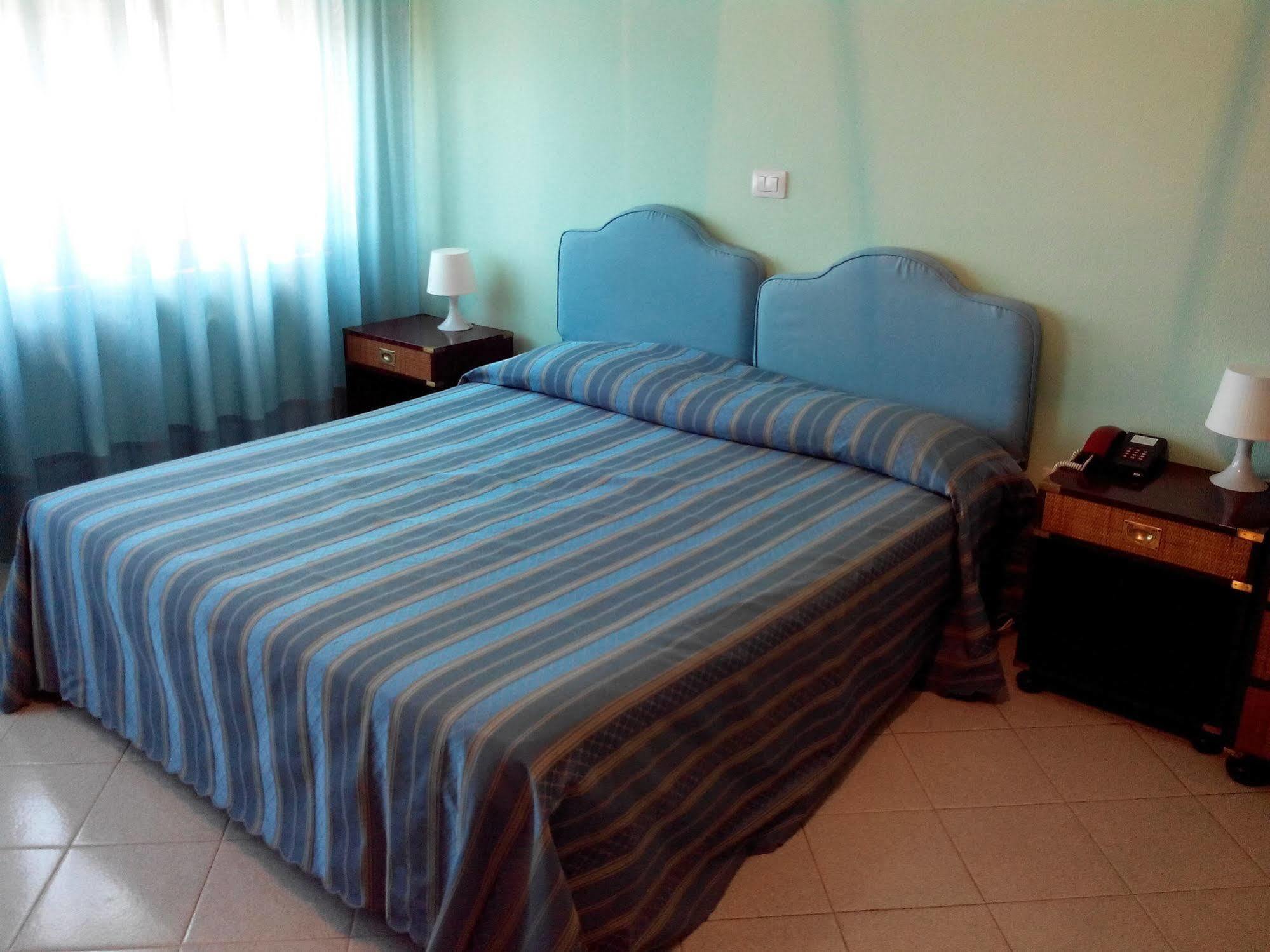 Hotel De Plam Olbia Kültér fotó